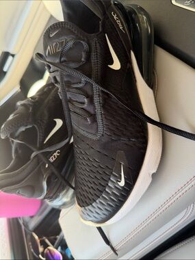 Nike Black/White Air Max 270 Lightweight Athletic Sneakers